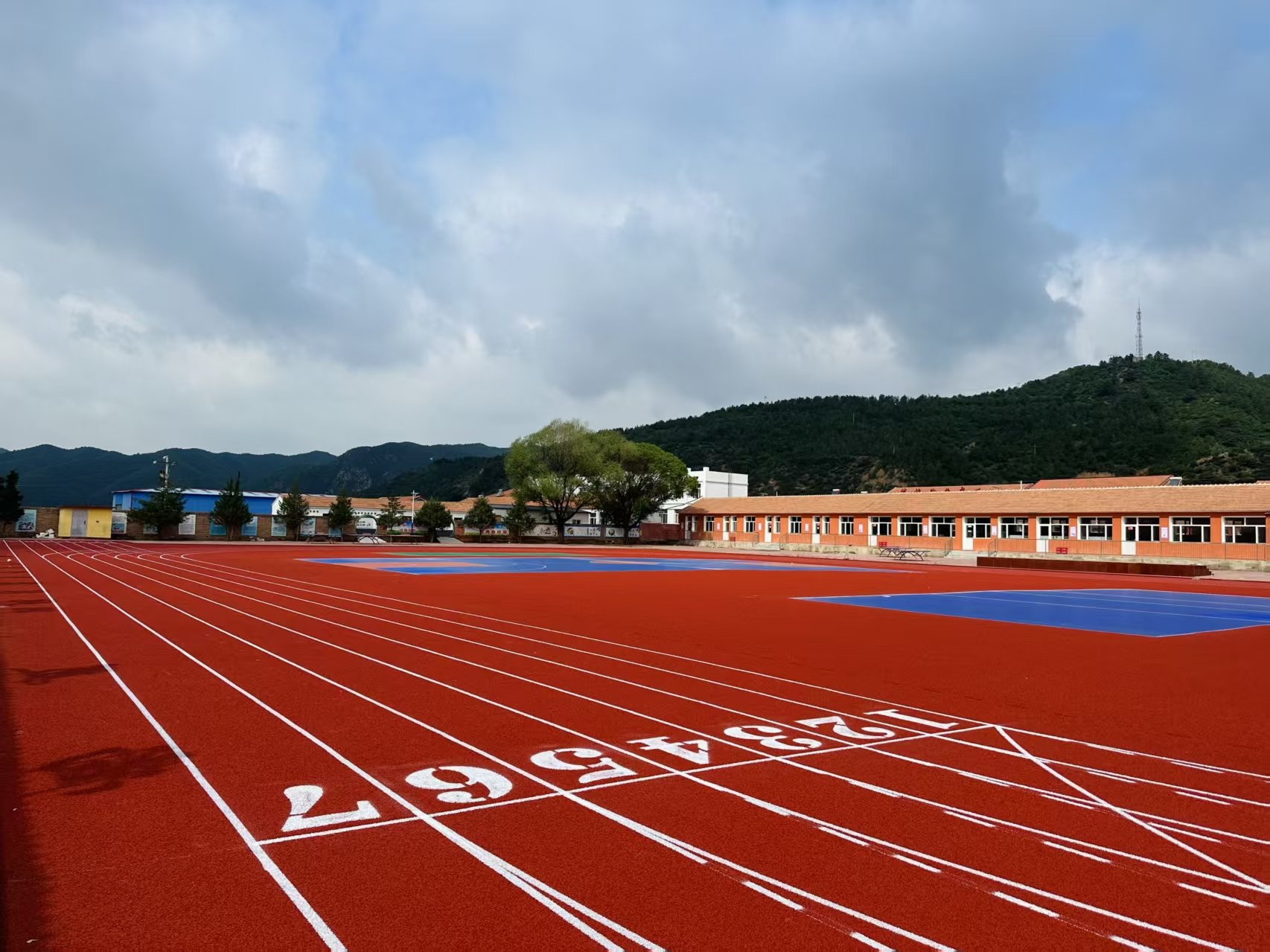 延安市自结纹塑胶跑道EPDM塑胶跑道 - 一站式服务